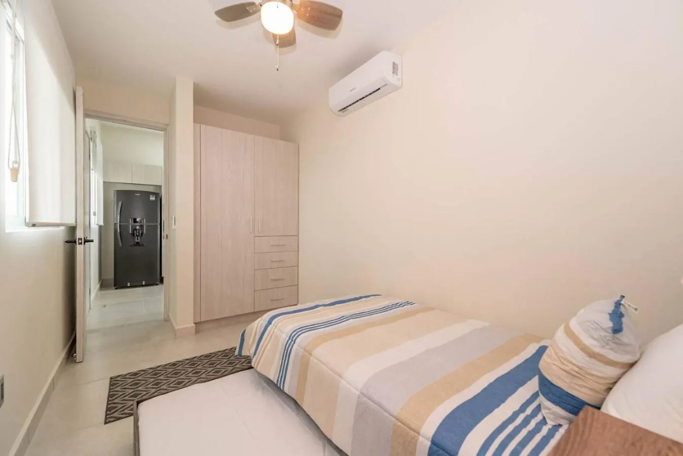 Stylish 2 Bedroom Condo With Balcony, Rooftop Pool, Hottub Playa del Carmen Mexico